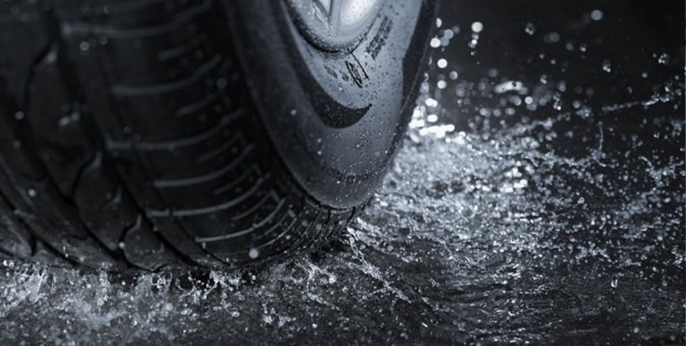 thumbnail Musim Hujan, Jangan Abaikan Kondisi Ban Mobil