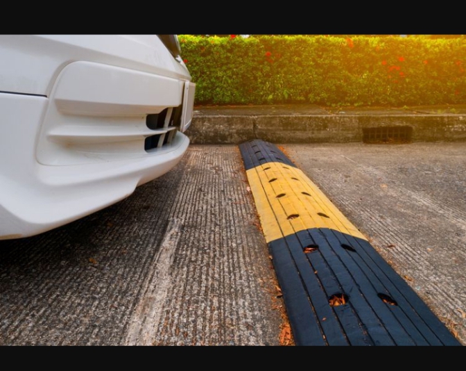 thumbnail Tips Mengerem yang Benar Saat Mobil Melewati Polisi Tidur